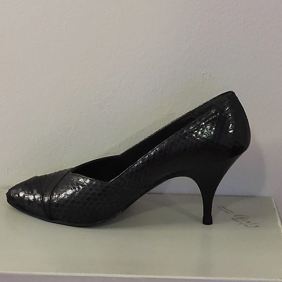 GENTLY USED, VINTAGE, GIULY, LADY'S ITALIAN SHOES, SIZE 5 & 1/2!!! - Picture 3 of 8